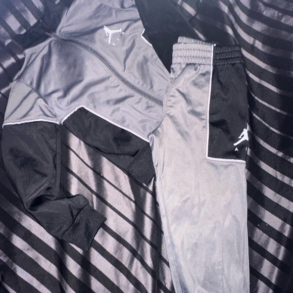Jordan Other - Grey and black Jordan jogging suit
